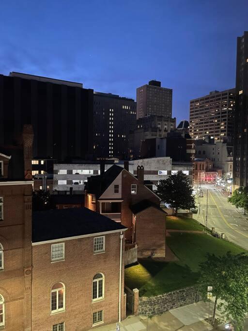 ボルティモアCozy, High Rise, Large Studio Facing Downtown .アパートメント エクステリア 写真