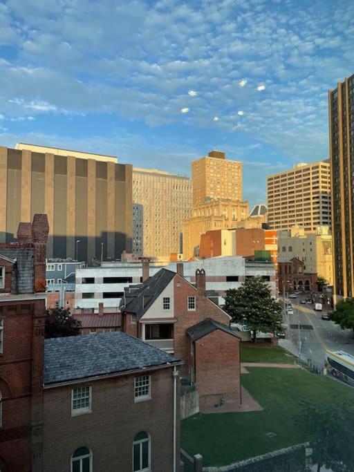 ボルティモアCozy, High Rise, Large Studio Facing Downtown .アパートメント エクステリア 写真